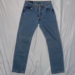 Size 28 Levi’s women mom jeans